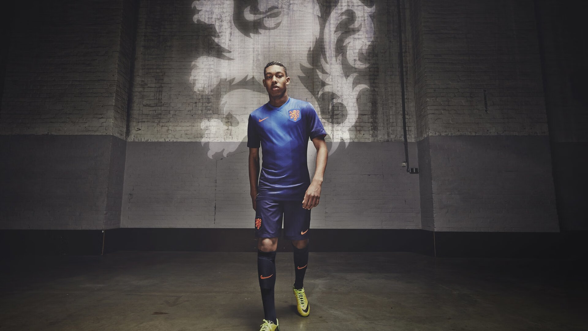 国际足球的商业发展策略在年会上被重点讨论，足球去商业化