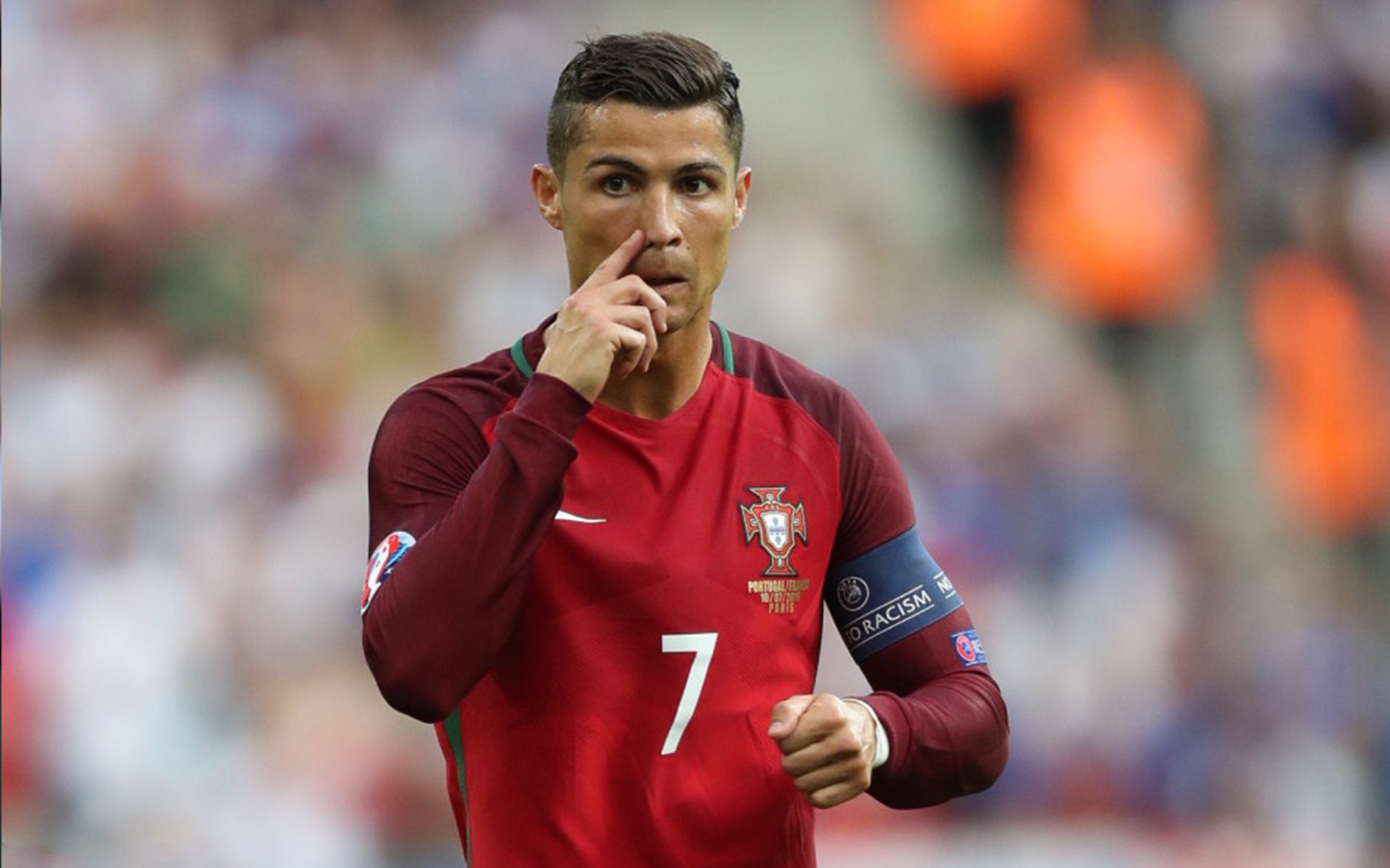 星空sports-C罗挑战纪录片拍摄展现幕后真实一面，c罗足球纪录片